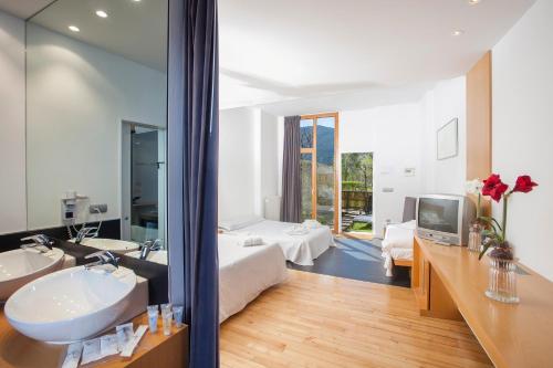a bathroom with two sinks and a large mirror at Tierra de Biescas in Biescas