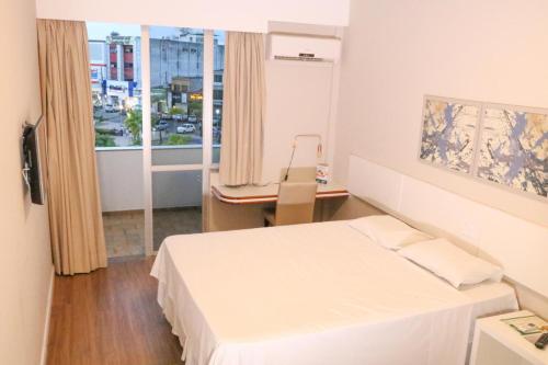 a hospital room with a bed and a window at Antonius Imperial Hotel in Santo Antônio de Jesus
