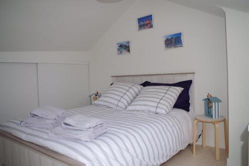 Katil atau katil-katil dalam bilik di Bay view T2 vue sur mer