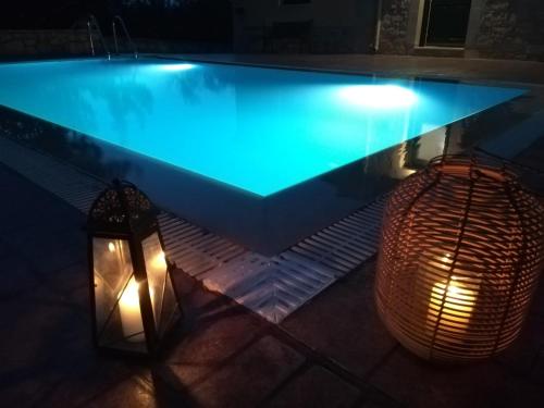 a swimming pool with lights and a lit up pool at La Villa "Casa di Lydia" in Gavalochori