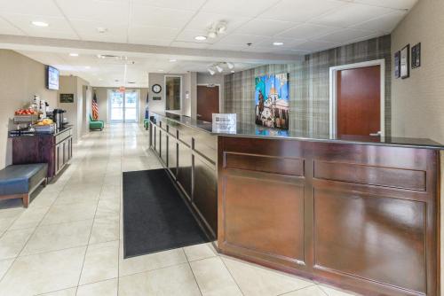 Fuajee või vastuvõtt majutusasutuses Best Western Concord Inn and Suites