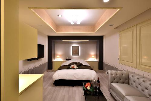 Cama o camas de una habitación en HOTEL MYTH-Y ホテル マイス ワイ adult only