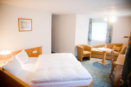 מיטה או מיטות בחדר ב-Landhaus Karin