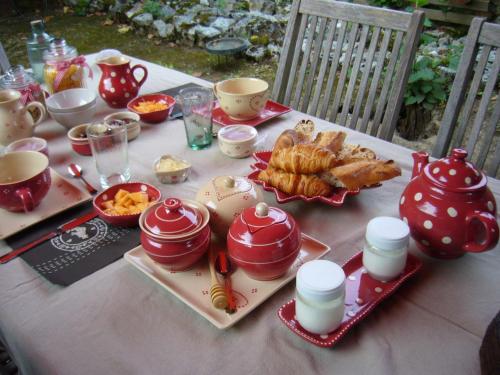 a table with red dishes of food on it at aux coeurs de l'atelier in Menars