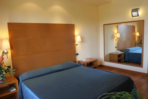 Luna Hotel Motel Lago Maggiore Arona 객실 침대