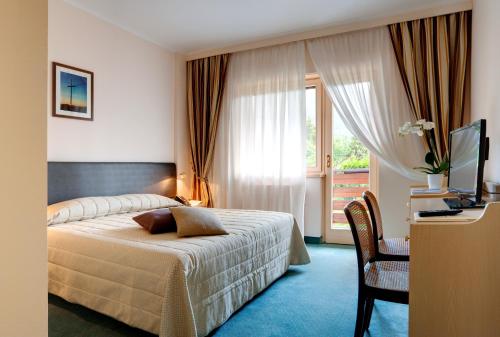 En eller flere senger på et rom på Grand Hotel Presolana