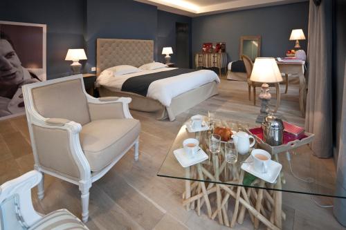 Postel nebo postele na pokoji v ubytování Le Kléber Hôtel