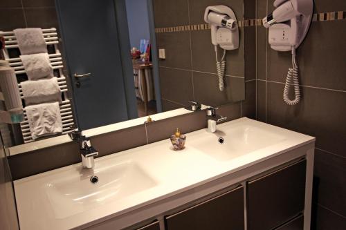 Koupelna v ubytování Le Kléber Hôtel