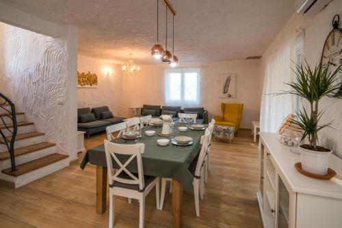 Galeriebild der Unterkunft Villa HARMONY in Risika