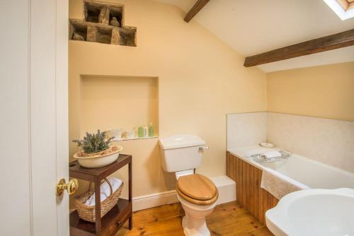 Koupelna v ubytování East Cottage Southlands Farm