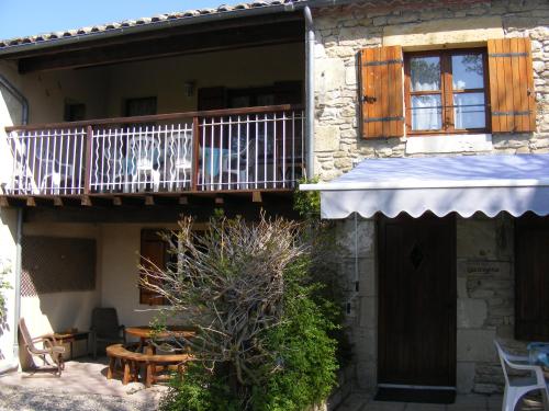Balkoni atau teres di Gites Mirathon