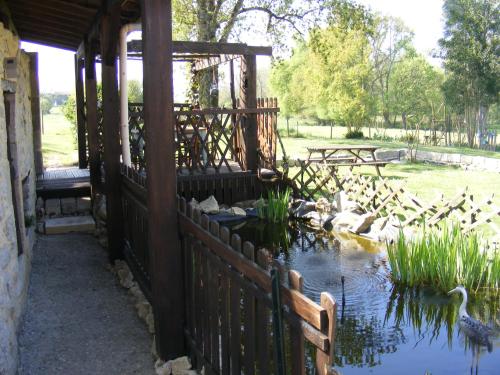 Taman di luar Gites Mirathon
