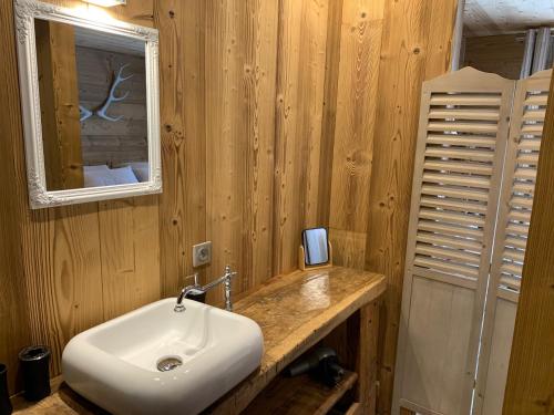 Ένα μπάνιο στο Chez Fred et Carine (Petit-déjeuner bio inclus)