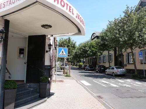 a building with a sign for a hotel on a street at Hotel Jägerhof in Mayen
