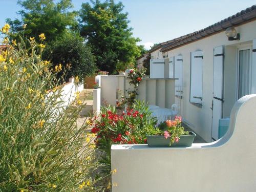 Κήπος έξω από το Lagrange Vacances Les Maisons de Saint Georges