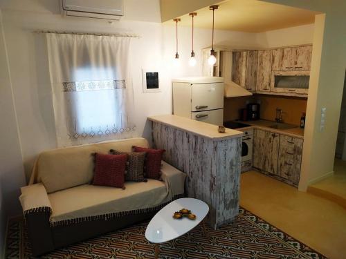 Kuchyň nebo kuchyňský kout v ubytování Luxury studio in the centre of Palaikastro