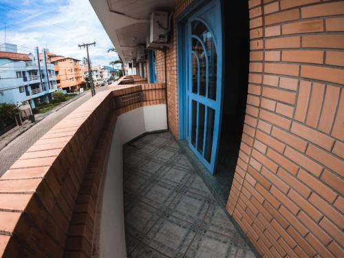 a brick wall with a blue door on a building at Coliseu Palace Residence in Florianópolis