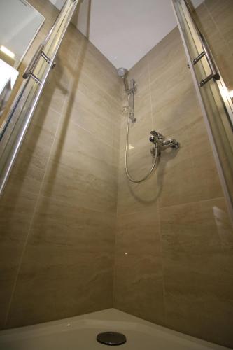 Apartman DND Zlatibor sa garažomにあるバスルーム
