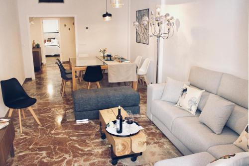 Posezení v ubytování GATU PREMIUM Villa Aramburu, " Preferente mayores de 25 años y familias "