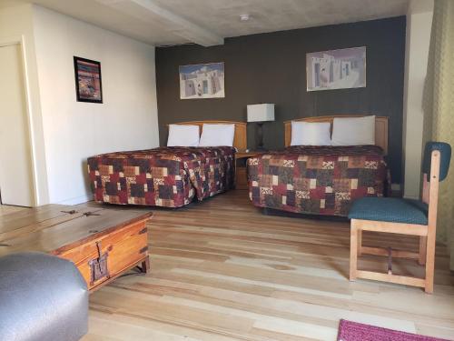 Χώρος καθιστικού στο Deluxe Inn