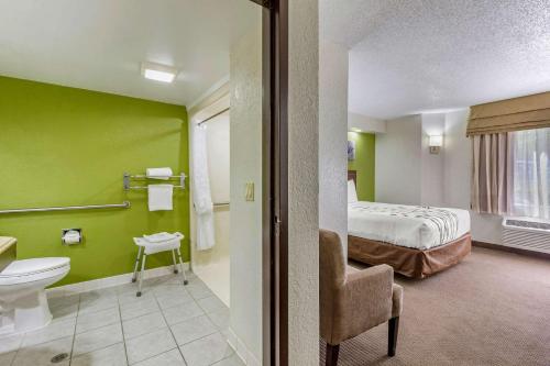 Sleep Inn near Busch Gardens - USF tesisinde bir banyo