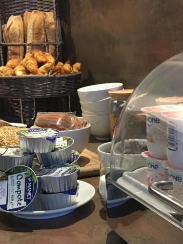 BoyardvilleにあるLes Bains Boyardville - Hôtel et Restaurantの皿盛り