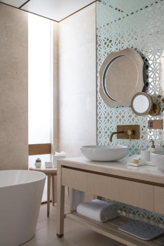  Jumeirah at Saadiyat Island Resort -  Room  picture :    Tea/Coffee maker    Minibar    Shower                            