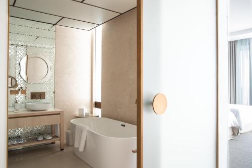  Jumeirah at Saadiyat Island Resort -  Room  picture :   Tea/Coffee maker    Minibar    Shower                           