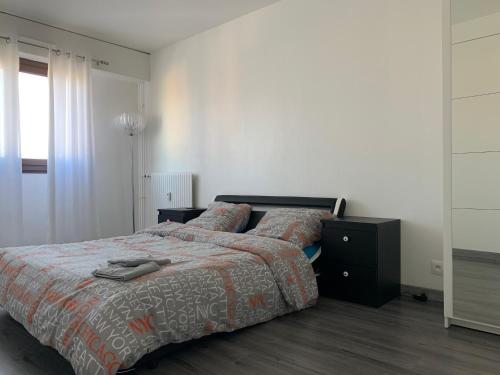 Gallery image of grand appartement a louer vue sur seine in Melun