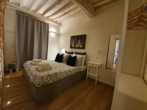 Ένα ή περισσότερα κρεβάτια σε δωμάτιο στο 6 Via della Rosa