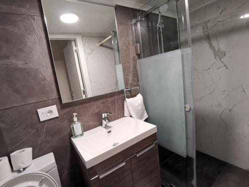 Ванная комната в West House Apartments-Mar Mikhael