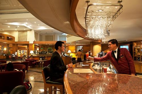 Επισκέπτες που μένουν στο Century Park Hotel
