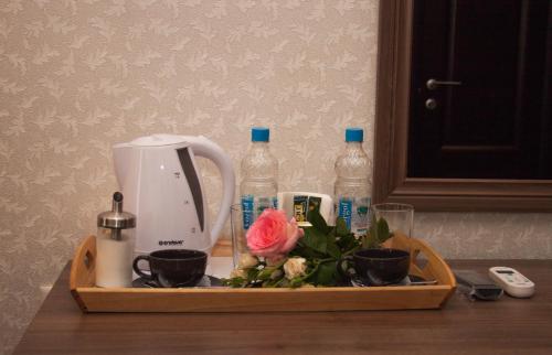 Kavos ir arbatos ruošimo rinkinys apgyvendinimo įstaigoje Mini Hotel near Theater