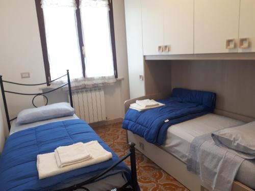 Ένα ή περισσότερα κρεβάτια σε δωμάτιο στο Appartamenti Enrica with amazing view