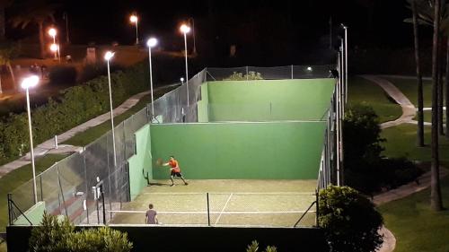 Attività di tennis o squash presso l'appartamento o nelle vicinanze