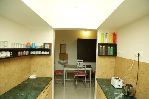 Příslušenství pro přípravu čaje a kávy v ubytování La Maison Radha