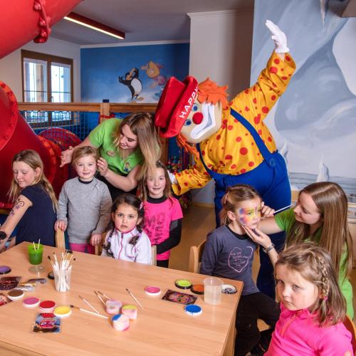 Hotel Zauchenseehofに滞在中の子供