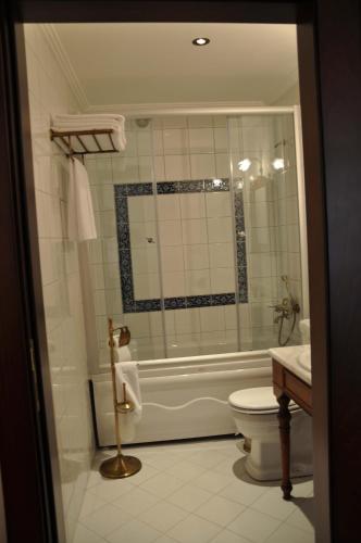 Ένα μπάνιο στο Aruna Boutique Hotel