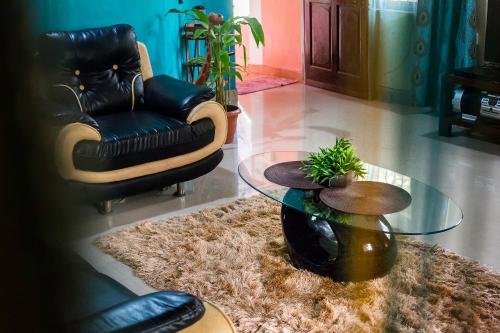 a living room with a glass table and a couch at Cozy Dream Apartment in Anjuna
