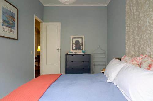 a bedroom with a bed and a dresser at Gulbenkian Gardens in Lisbon