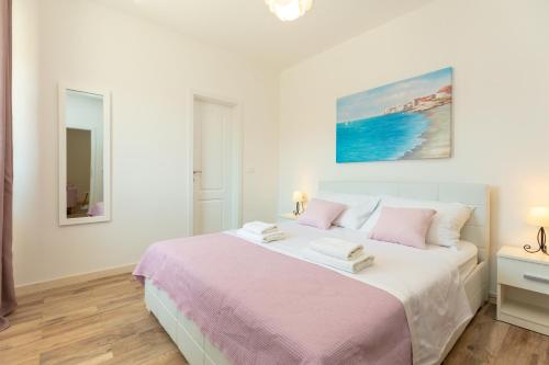 Postel nebo postele na pokoji v ubytování Holiday Apartments Dubrovnik