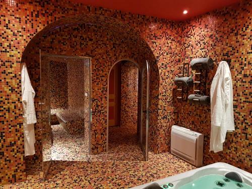 a bathroom with a shower and a sink at Hôtel U Palazzu & Spa in Venaco