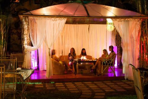 Гости Shivers Oasis Luxury Boutique Resort