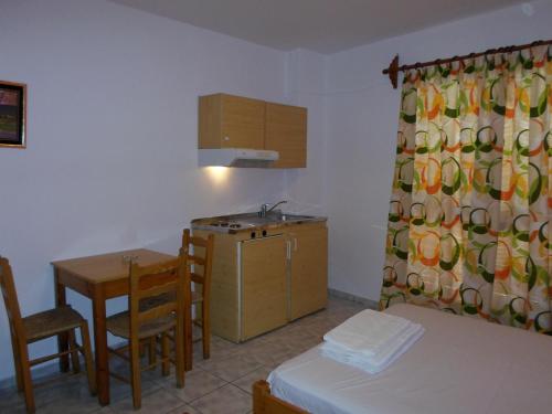 Kuchyň nebo kuchyňský kout v ubytování Mavroforos Hotel