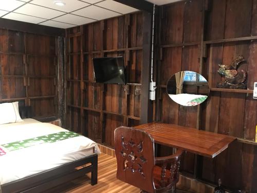 a bedroom with a bed and a table and a mirror at Songthai Suvarnabhumi in Ban Khlong Si