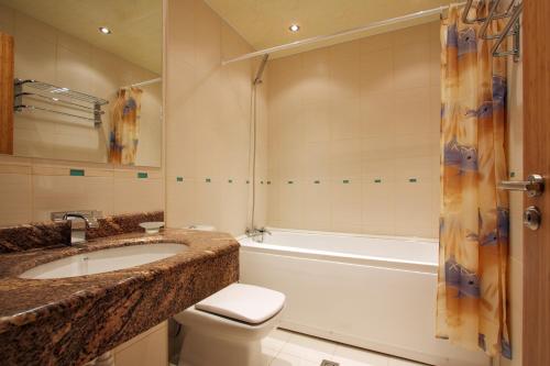 a bathroom with a sink and a toilet and a tub at Best Resort Aghveran in Arzakan