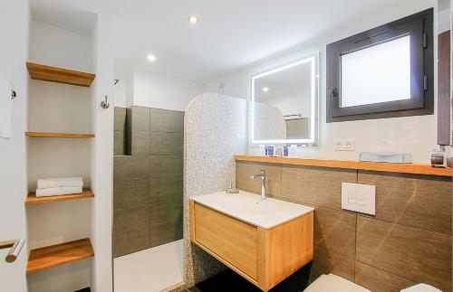 a bathroom with a sink and a mirror at Residence Kalliste in Ajaccio
