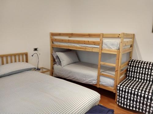 a bedroom with two bunk beds and a couch at B&B IL TORCHIO-URBINO in Urbino