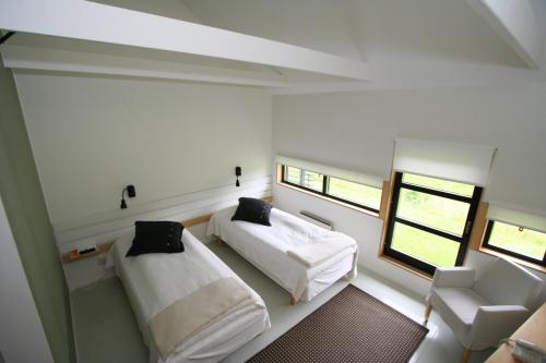 Säng eller sängar i ett rum på Husby Säteri