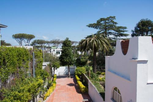 Κήπος έξω από το VILLA MATILDA luxury B&B